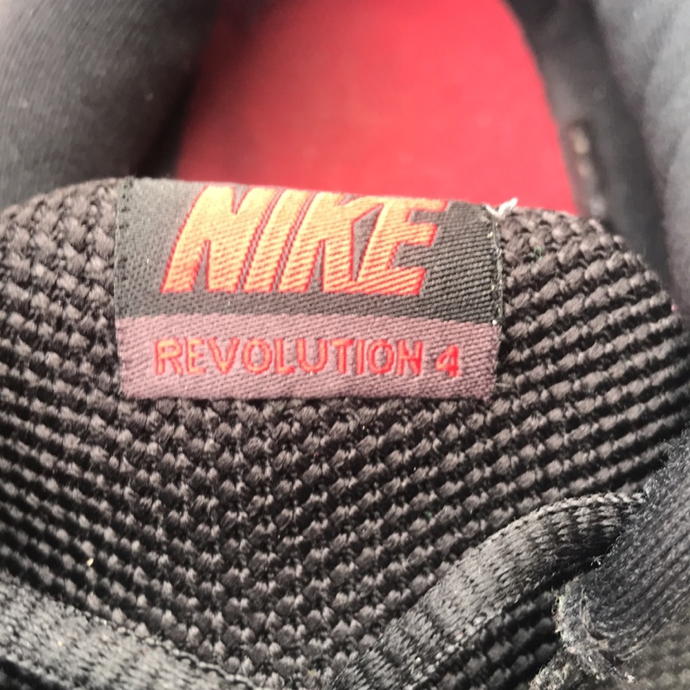 revolution 4 running shoes